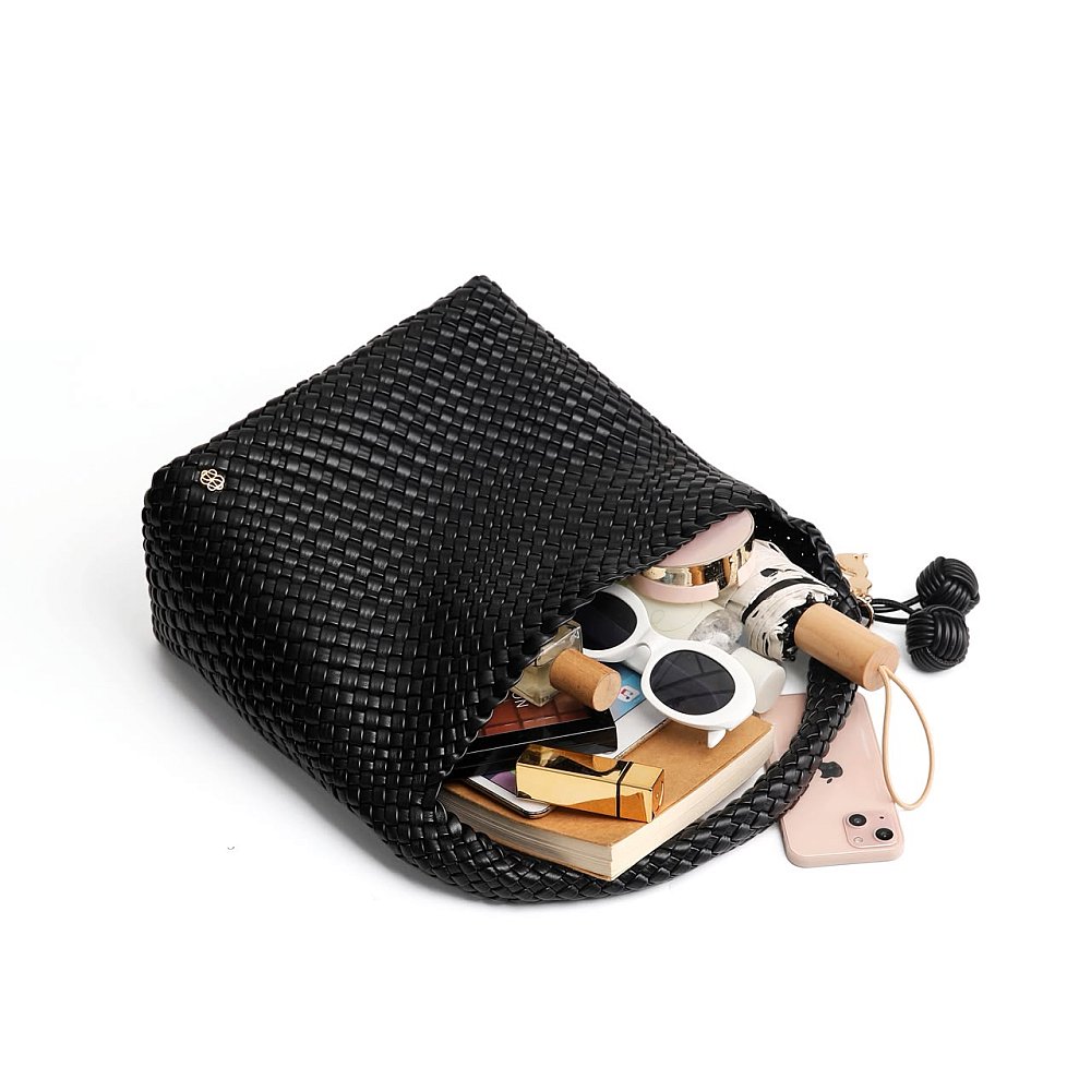 Medium 2.0 Anyaman Shoulder Bag